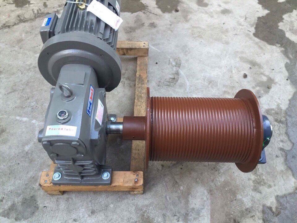 Động cơ thang tời hàng giá rẻ - công suất 3.7kw - 1 cáp - thắng sau motor
